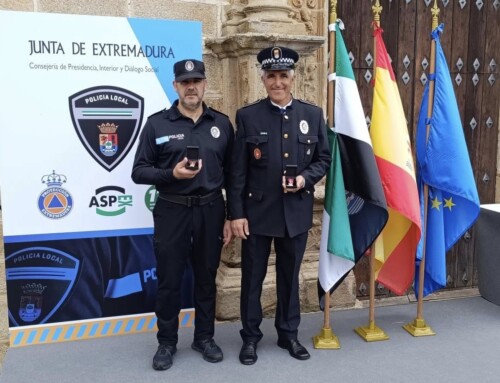 RECONOCIMIENTO A DOS AGENTES DE LA POLICÍA LOCAL DE NAVALVILLAR DE PELA POR SU EJEMPLAR TRAYECTORIA PROFESIONAL